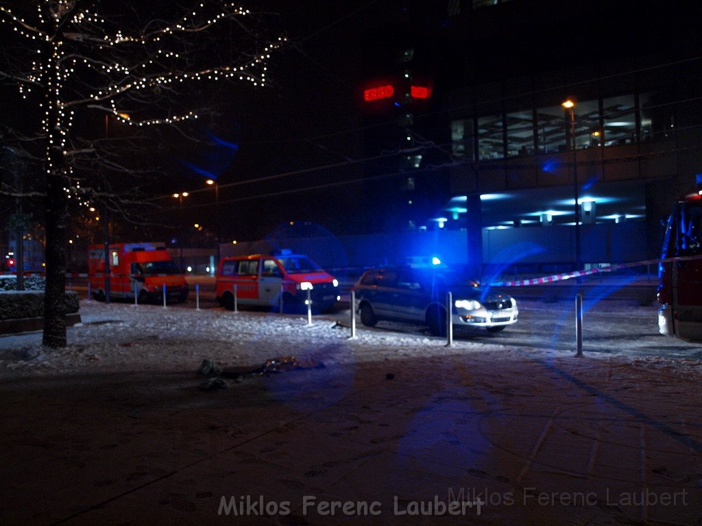 2 Personen niedergeschossen Koeln Junkersdorf Scheidweilerstr P01.JPG